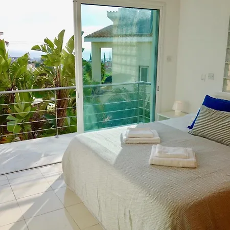 Holmes Place Luxury Seaview Apartman Péjia